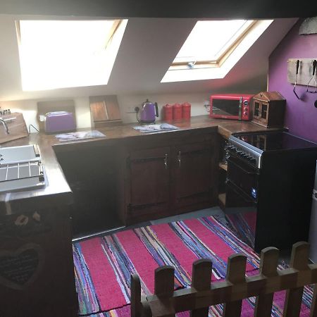 Happy Hippy Apartment สการ์โบโรห์ ภายนอก รูปภาพ