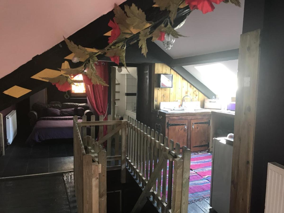 Happy Hippy Apartment สการ์โบโรห์ ภายนอก รูปภาพ